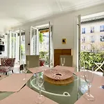Διαμέρισμα Parisian 2 Bedrooms Montorgueil 090 Παρίσι