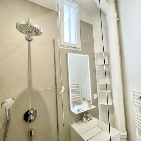 Parisian 2 Bedrooms Montorgueil 090 パリ