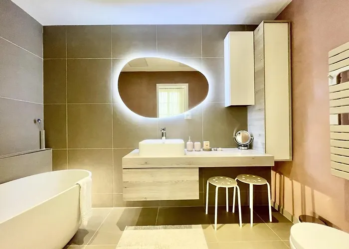 Parisian 2 Bedrooms Montorgueil 090 パリ