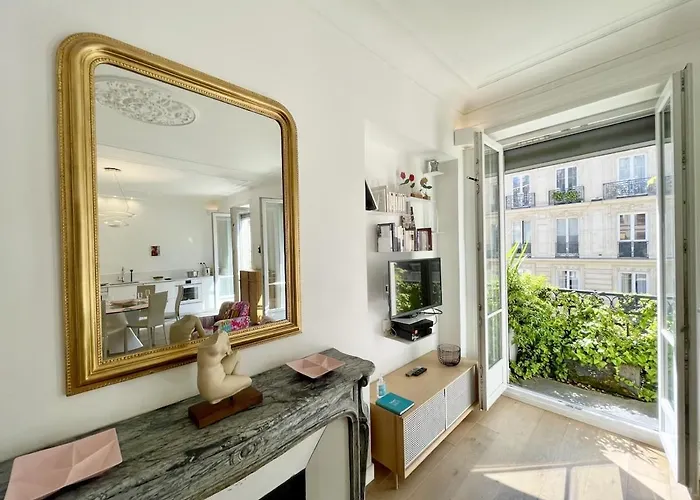 Parisian 2 Bedrooms Montorgueil 090 アパート