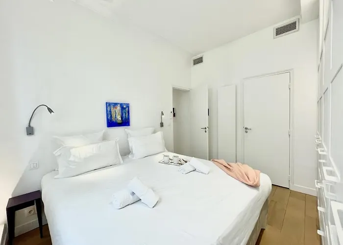 Parisian 2 Bedrooms Montorgueil 090 *