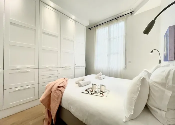 Parisian 2 Bedrooms Montorgueil 090 アパート