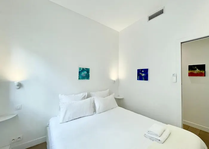 Parisian 2 Bedrooms Montorgueil 090 パリ